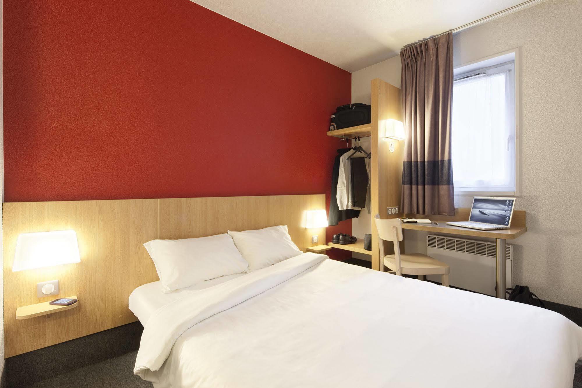 B&B Hotel Maurepas Luaran gambar